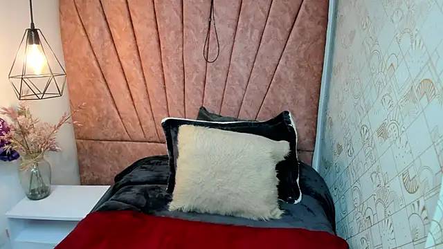 Issa Milf   online show from 11/25/25, 01:22