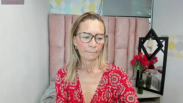 Issa Milf   online show from 12/16/25, 02:22