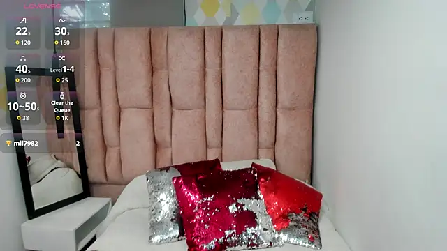 Issa Milf   online show from 04/07/26, 01:11