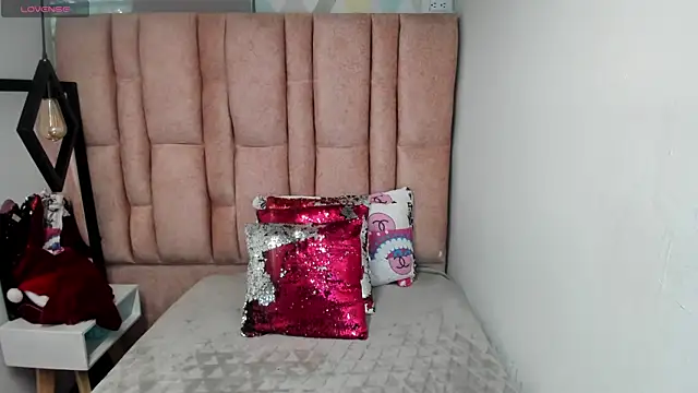 Issa Milf   online show from 04/14/26, 01:28