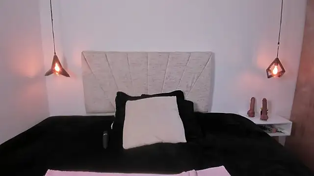 Issa Milf   online show from 04/23/26, 01:24