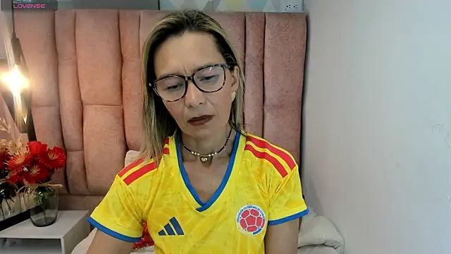 Issa Milf   online show from 07/03/26, 03:29
