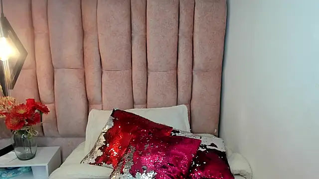Issa Milf   online show from 07/11/26, 01:25