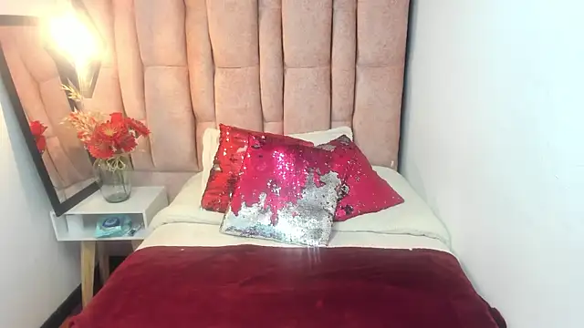 Issa Milf   online show from 07/25/26, 01:30