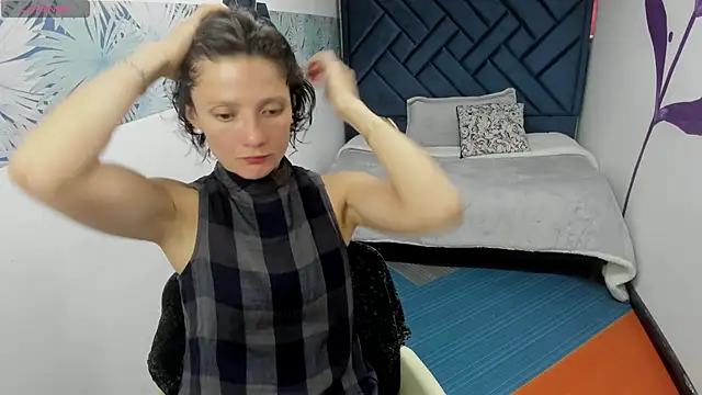 Valery More   online show from 12/04/25, 12:25