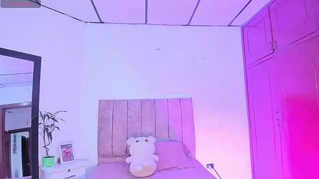 Mila 1wood online show from 07/18/26, 12:53