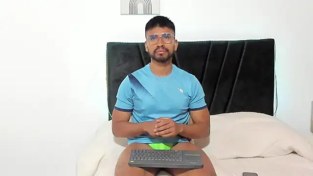 Taylormaccurdy  online show from 11/01/25, 02:52