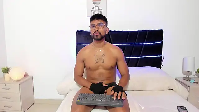 Taylormaccurdy  online show from 11/06/25, 03:13