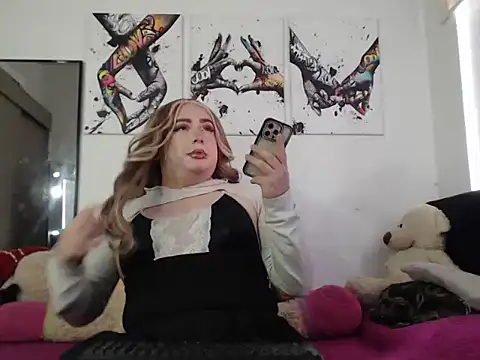 Redvelvett22 online show from 10/09/25, 07:23