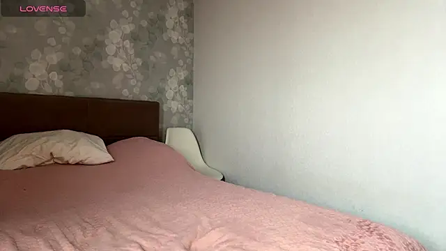 Snapshot of MIA_SHADE chatting on 02/26/26, 08:24 MIA SHADE online show from 02/26/26, 08:24