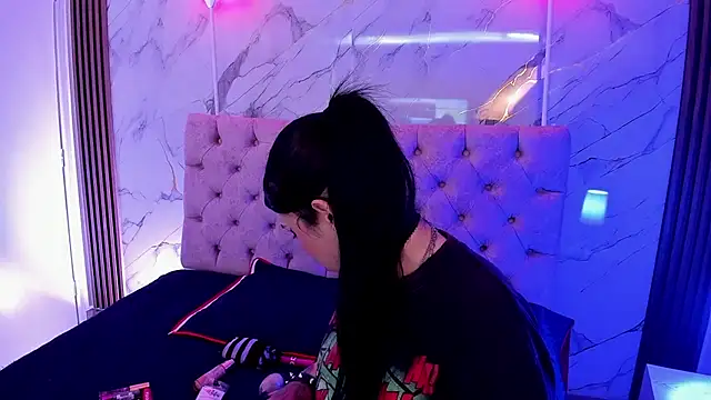 SusanVilla online show from 12/18/25, 03:29