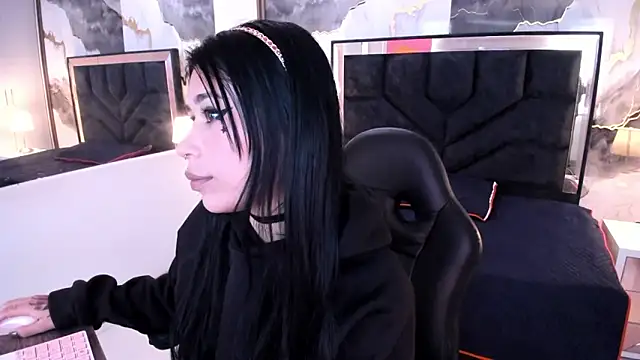 SusanVilla online show from 04/16/26, 07:47