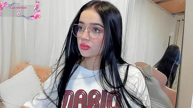 Snapshot of _miasophie_ chatting on 10/05/25, 02:21 miasophie online show from 10/05/25, 02:21