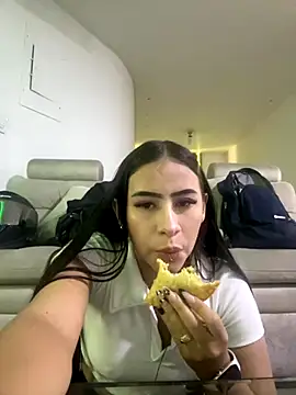 Scarlett Kiiss online show from 11/02/25, 09:11