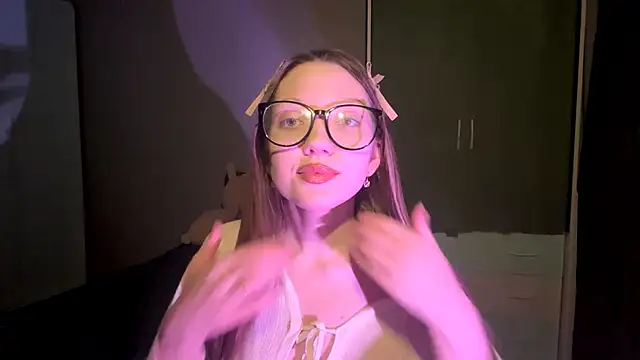 EmiIyKitty online show from 11/10/25, 07:24