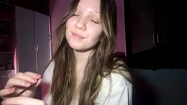 Snapshot of EmiIyKitty chatting on 02/01/26, 06:28 EmiIyKitty online show from 02/01/26, 06:28