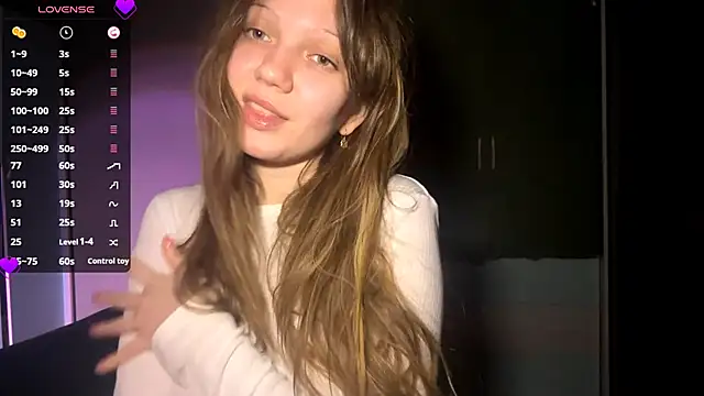 Snapshot of EmiIyKitty chatting on 02/14/26, 03:31 EmiIyKitty online show from 02/14/26, 03:31