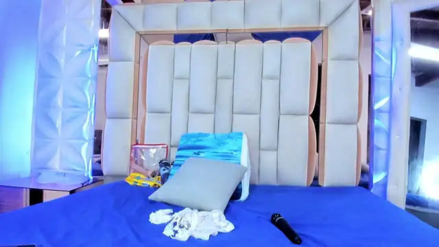 violet milleer online show from 04/19/26, 07:49