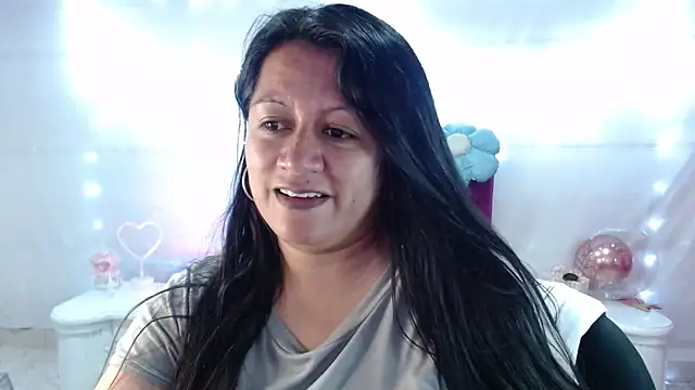 Snapshot of SaharaJohson chatting on 10/10/25, 04:11 SaharaJohson online show from 10/10/25, 04:11