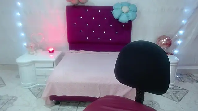 Snapshot of SaharaJohson chatting on 10/11/25, 03:39 SaharaJohson online show from 10/11/25, 03:39