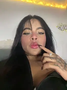 Snapshot of Veeronica_ chatting on 10/07/25, 11:02 Veeronica online show from 10/07/25, 11:02