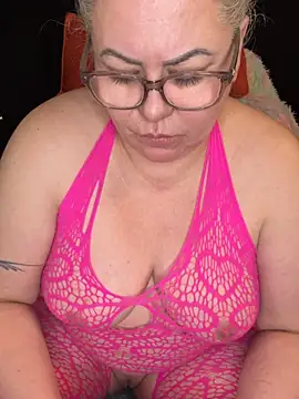 Snapshot of SaraNoir80 chatting on 02/06/26, 06:11 SaraNoir80 online show from 02/06/26, 06:11