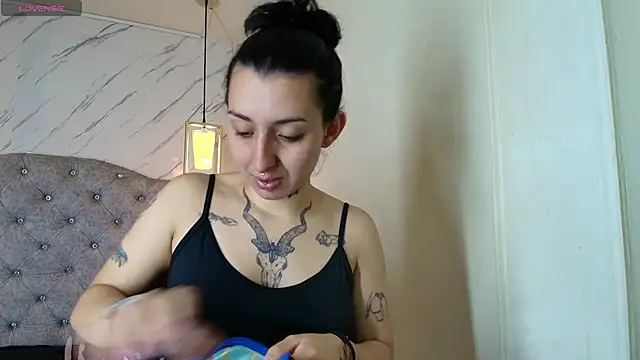 Snapshot of Iris__77 chatting on 10/10/25, 03:55 Iris 77 online show from 10/10/25, 03:55