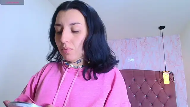 Snapshot of Iris__77 chatting on 10/15/25, 06:19 Iris 77 online show from 10/15/25, 06:19