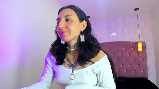 Snapshot of Iris__77 chatting on 10/24/25, 05:31 Iris 77 online show from 10/24/25, 05:31