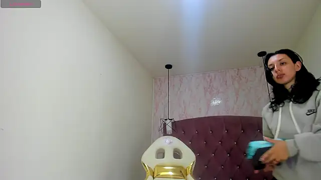 Snapshot of Iris__77 chatting on 10/27/25, 06:34 Iris 77 online show from 10/27/25, 06:34