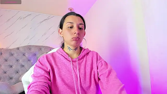 Snapshot of Iris__77 chatting on 11/03/25, 04:30 Iris 77 online show from 11/03/25, 04:30