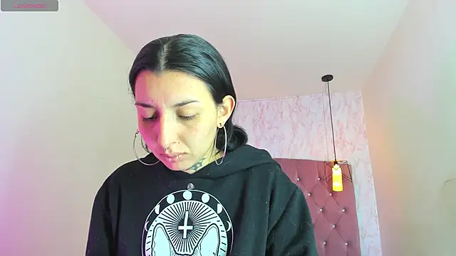 Snapshot of Iris__77 chatting on 11/06/25, 06:31 Iris 77 online show from 11/06/25, 06:31