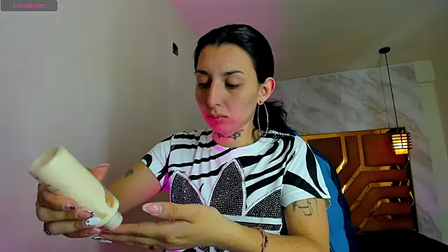 Snapshot of Iris__77 chatting on 11/08/25, 02:34 Iris 77 online show from 11/08/25, 02:34