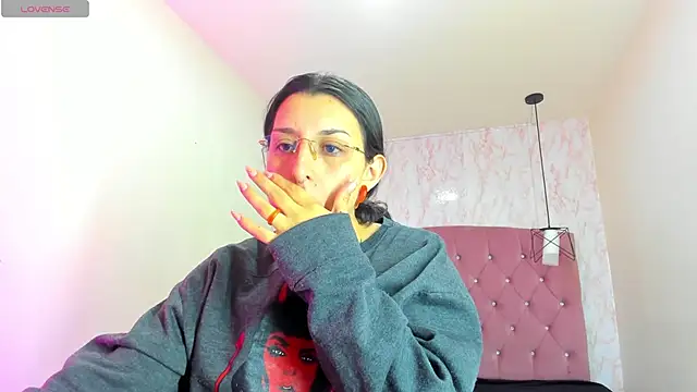 Snapshot of Iris__77 chatting on 11/14/25, 07:34 Iris 77 online show from 11/14/25, 07:34