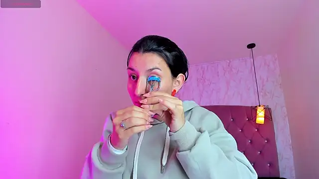 Snapshot of Iris__77 chatting on 11/18/25, 11:36 Iris 77 online show from 11/18/25, 11:36