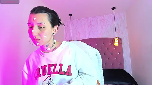 Snapshot of Iris__77 chatting on 11/20/25, 11:21 Iris 77 online show from 11/20/25, 11:21