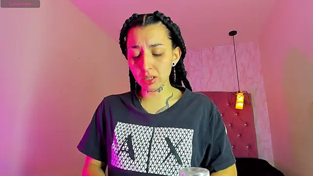 Snapshot of Iris__77 chatting on 11/29/25, 01:36 Iris 77 online show from 11/29/25, 01:36