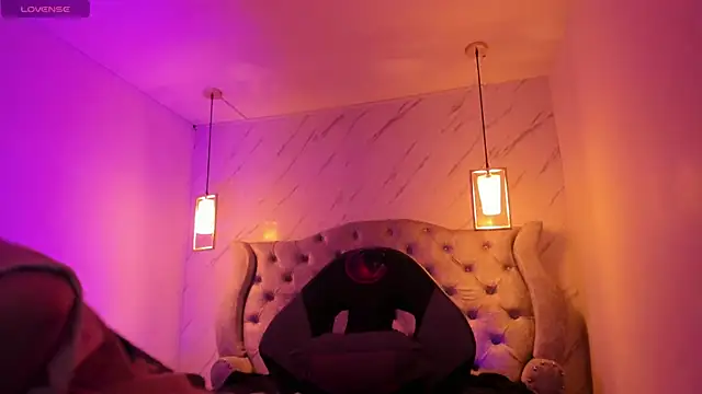 Snapshot of Iris__77 chatting on 12/16/25, 05:51 Iris 77 online show from 12/16/25, 05:51