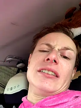 GoldenPussy1329 online show from 12/20/25, 11:06