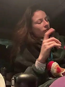 GoldenPussy1329 online show from 12/21/25, 11:45