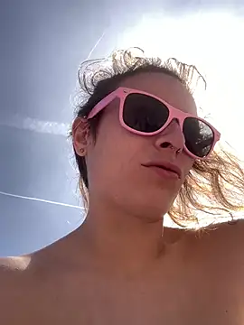 GoldenPussy1329 online show from 04/21/26, 12:22