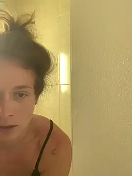 GoldenPussy1329 online show from 04/22/26, 12:24