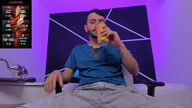 VynnyBlacke  online show from 10/13/25, 08:20