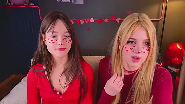 Snapshot of luna_son chatting on 02/14/26, 06:59 luna son online show from 02/14/26, 06:59