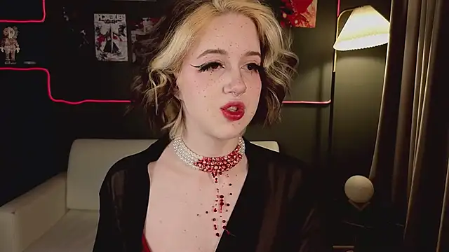 luna son online show from 04/21/26, 09:39