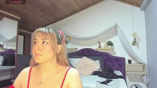 Snapshot of sophialyh_1 chatting on 10/24/25, 12:34 sophialyh 1 online show from 10/24/25, 12:34