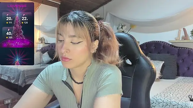 Snapshot of sophialyh_1 chatting on 12/04/25, 12:47 sophialyh 1 online show from 12/04/25, 12:47