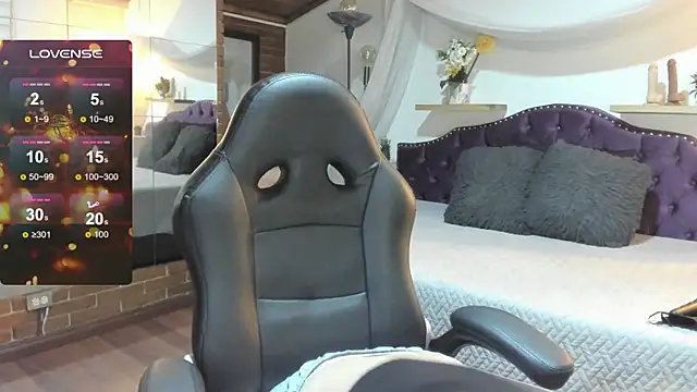 Snapshot of sophialyh_1 chatting on 12/17/25, 12:33 sophialyh 1 online show from 12/17/25, 12:33