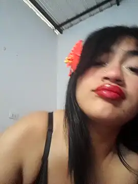 Snapshot of who_is_milyxx chatting on 10/28/25, 01:03 who is milyxx online show from 10/28/25, 01:03