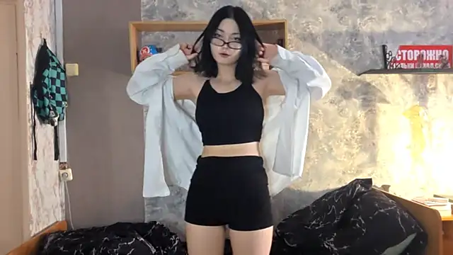 Snapshot of Beeping_Creature chatting on 12/23/25, 07:17 Beeping Creature online show from 12/23/25, 07:17